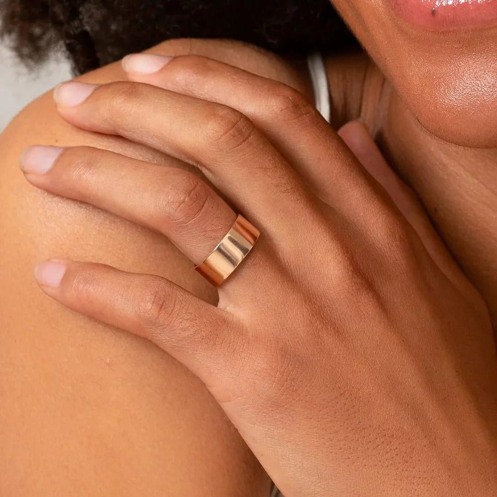 Anello a Impulsi con Digitopressione Integrata